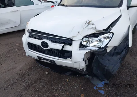 2010 Toyota Rav4 Limited z USA, uszkodzony, nr VIN 2T3YF4DV0AW029140